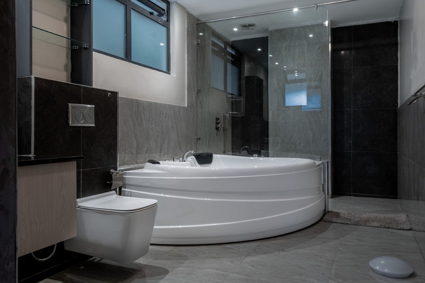 Fully Furnished 4-Bedroom Duplex Apartment for Rent in Riverside Drive -13