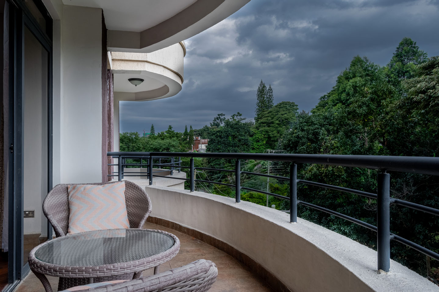 Fully Furnished 4-Bedroom Duplex Apartment for Rent in Riverside Drive -14