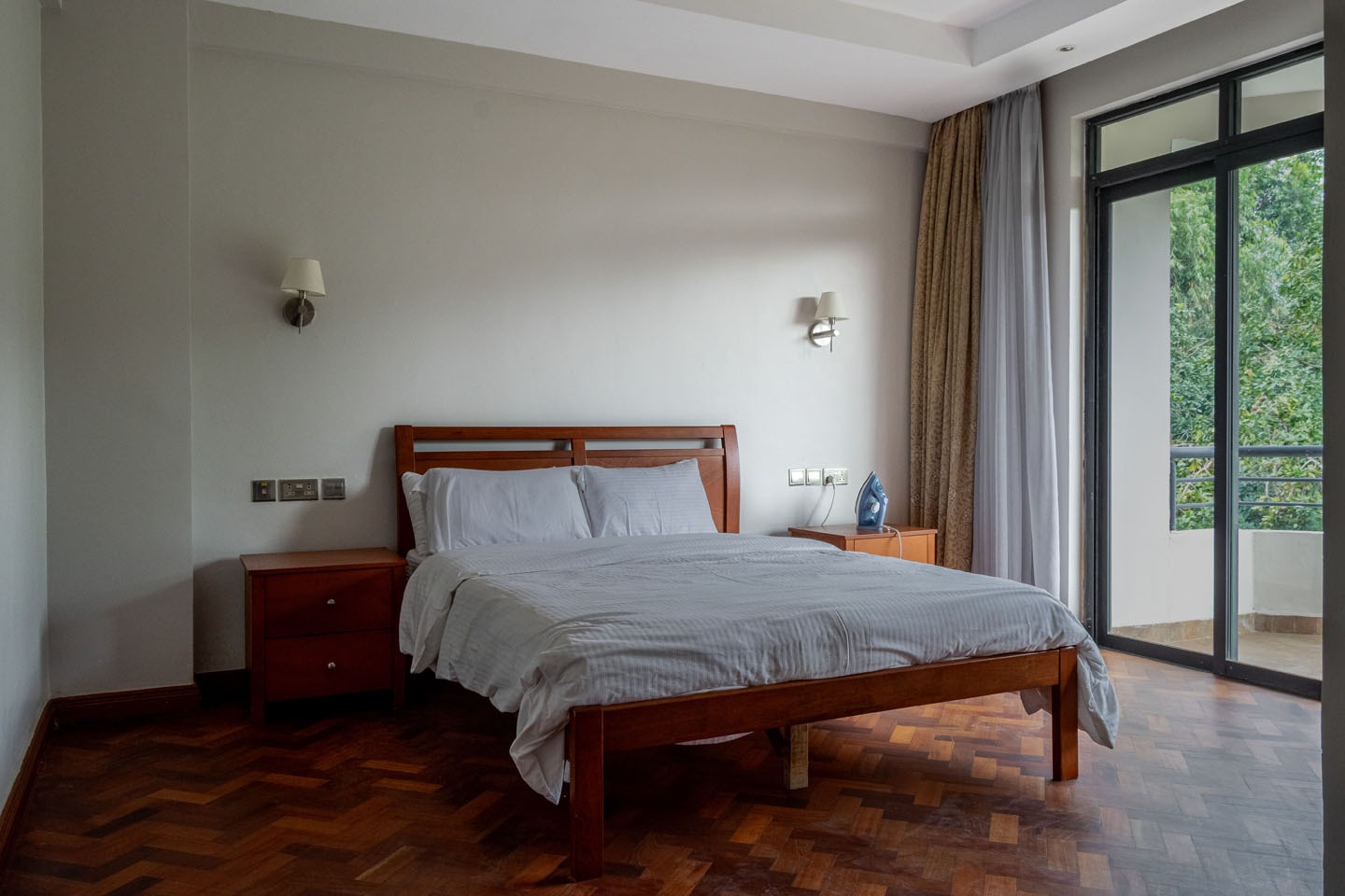 Fully Furnished 4-Bedroom Duplex Apartment for Rent in Riverside Drive -15