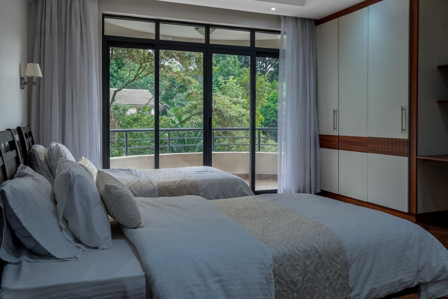 Fully Furnished 4-Bedroom Duplex Apartment for Rent in Riverside Drive -6