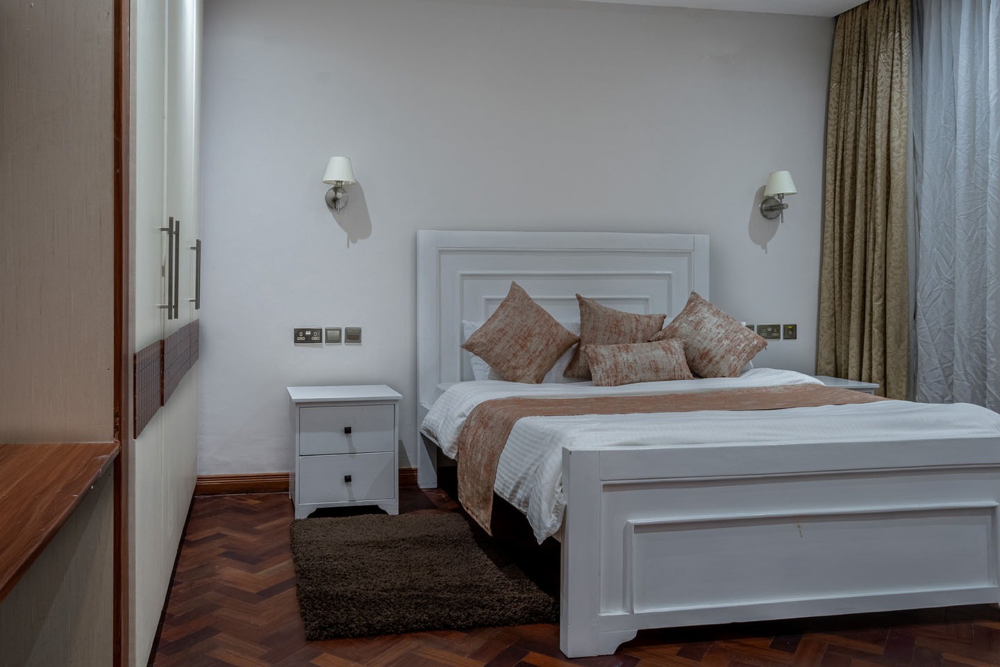 Fully Furnished 4-Bedroom Duplex Apartment for Rent in Riverside Drive -9